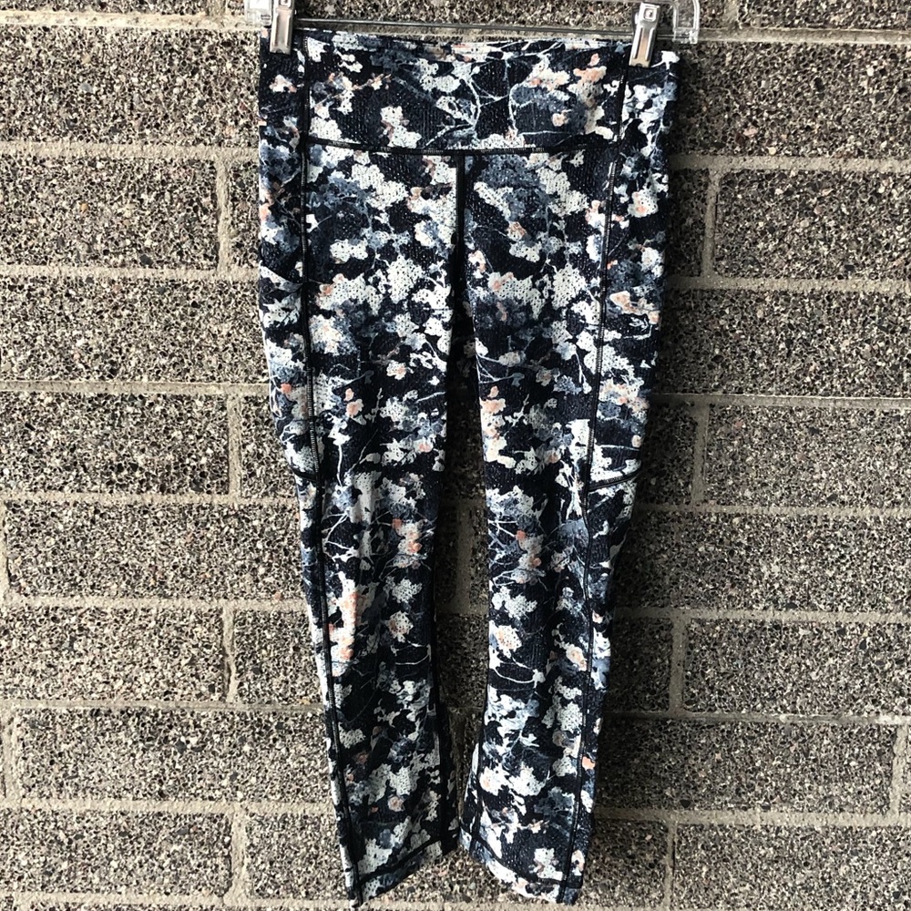 Lululemon floral crop leggings with pockets 6
